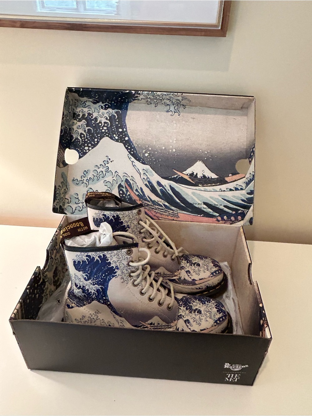 The Met x Dr. Martens: The Great Wave Leather Boots - Picture 3 of 8